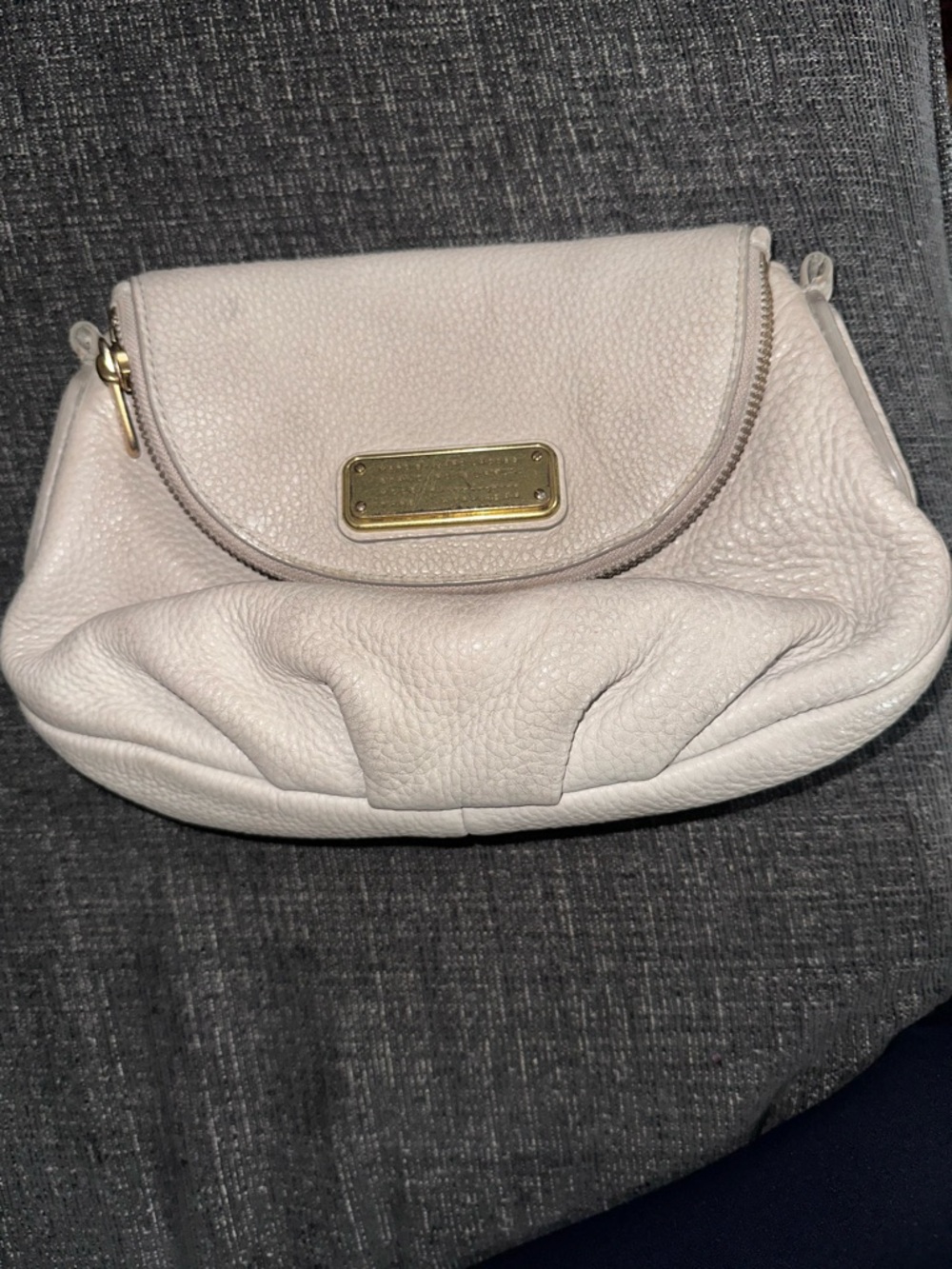 Marc by Marc Jacobs Pebbled Leather Fold-Over Crossbody not have the strap